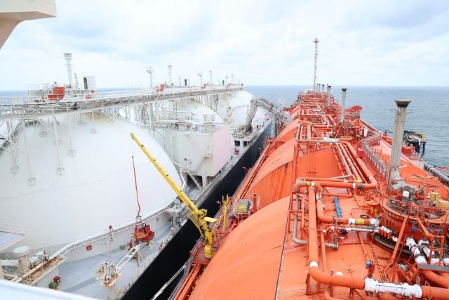 PGN Pasok LNG Perdana Ke PT Nusantara Regas