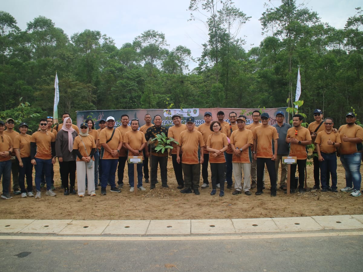 Peringati Hari Lingkungan Hidup Sedunia, PAMA-OIKN-Kemenhut-UGM Tanam Pohon di Kawasan IKN