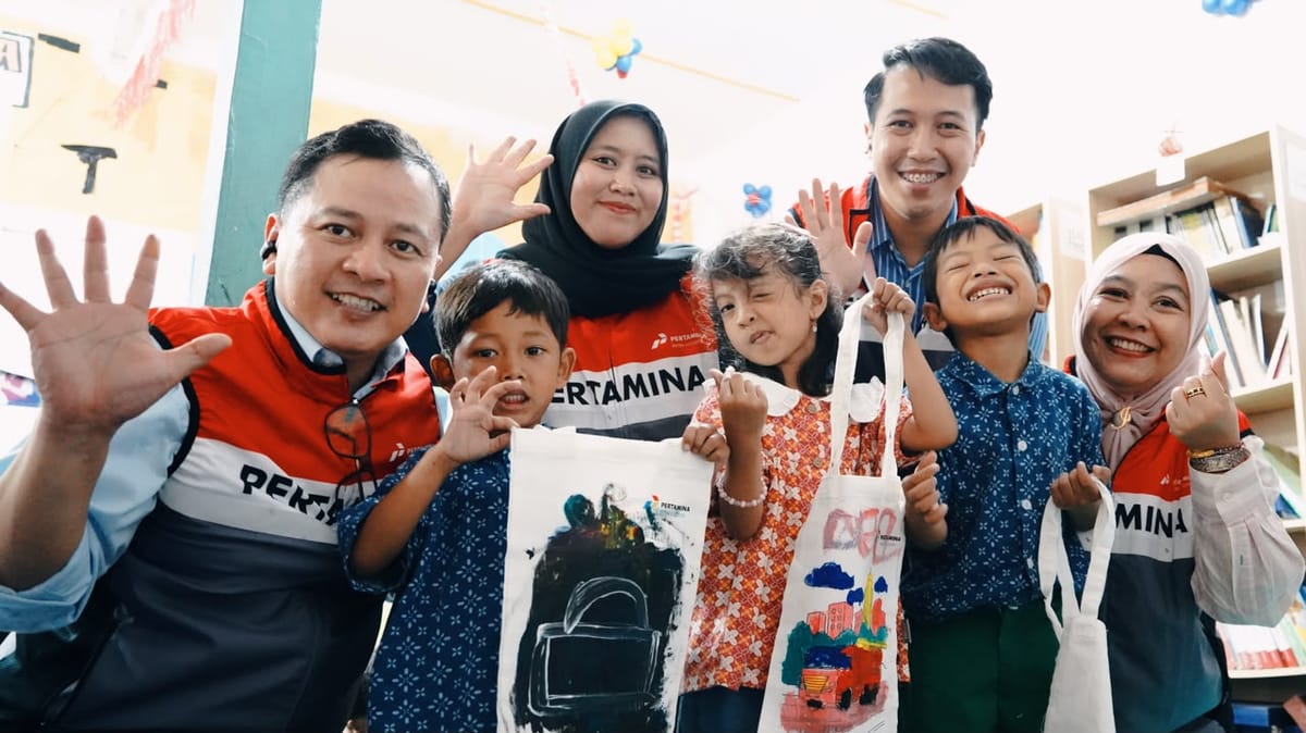 Relawan Patra Logistik Ajak Murid SAAJA Mengenal Mobil Tangki dan Keselamatan di Jalan