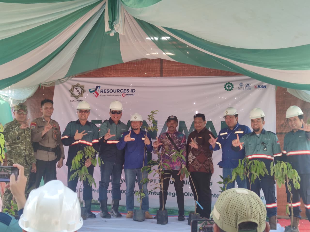 Antam Resourcindo–Tanjung Alam Jaya Tanam 1.000 Pohon dalam Gerakan Tobat Ekologis Nasional
