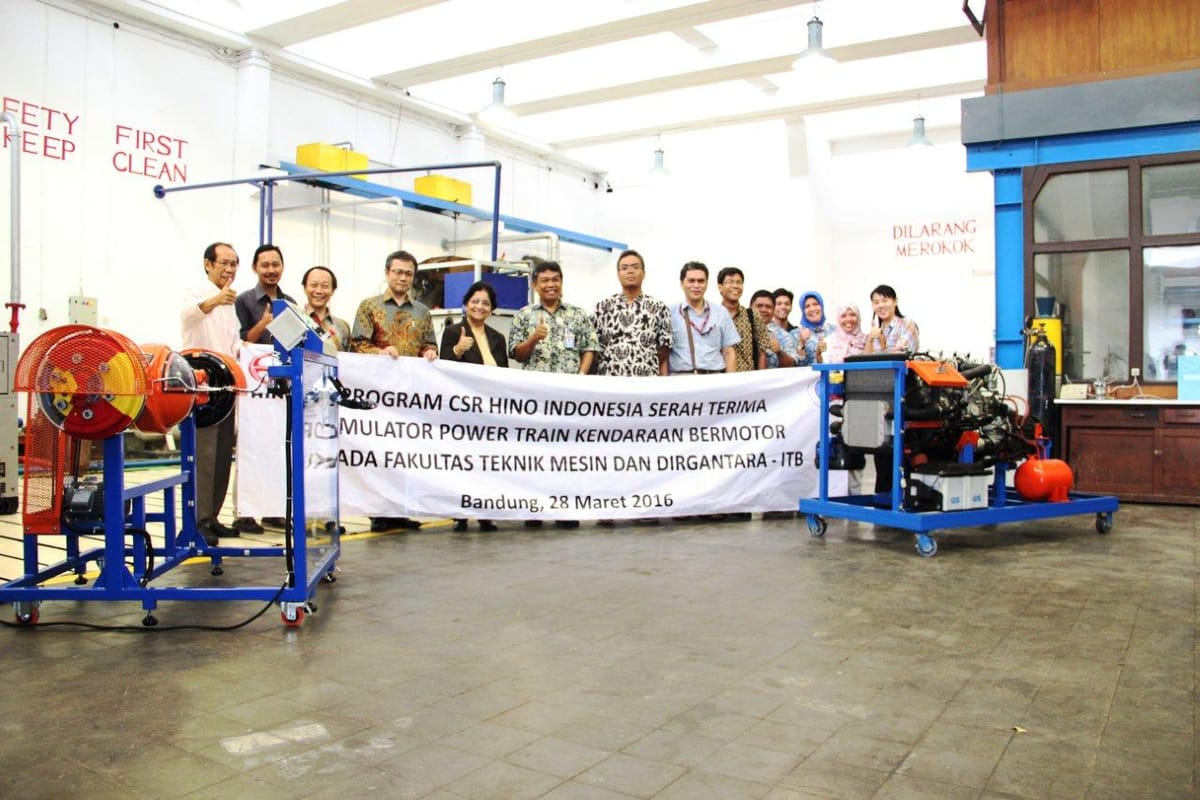 Simulator Komponen Kendaraan Bermotor dari Hino untuk ITB