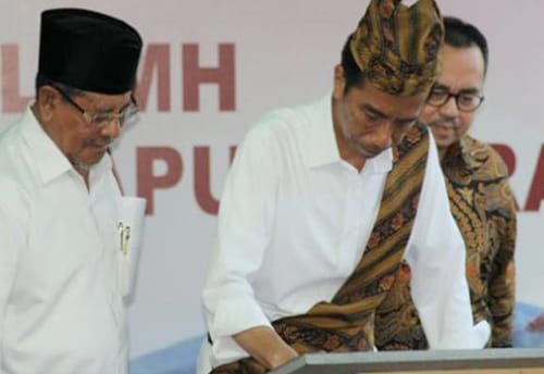 Jokowi Resmikan Delapan Pembangkit Listrik Berbasis EBT