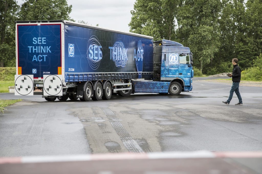 Teknologi ZF: Tablet Mampu Kendalikan Trailer