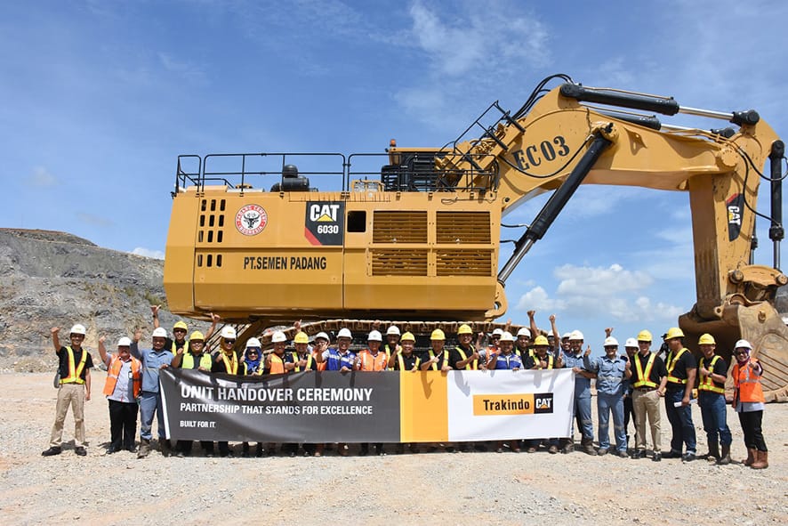 Trakindo Dukung PT Semen Padang melalui Ekskavator Hidraulik Cat 6030