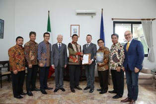 Universal Tekno Reksajaya Distributori Produk Crusher Italia