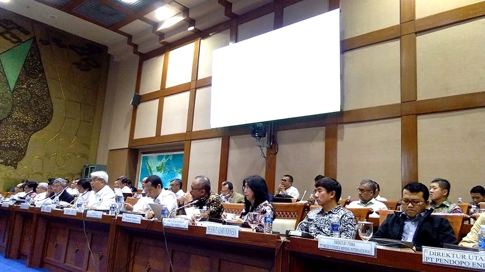 Komisi VII Cecar Kementerian ESDM Soal Tarik Ulur Harga Premium
