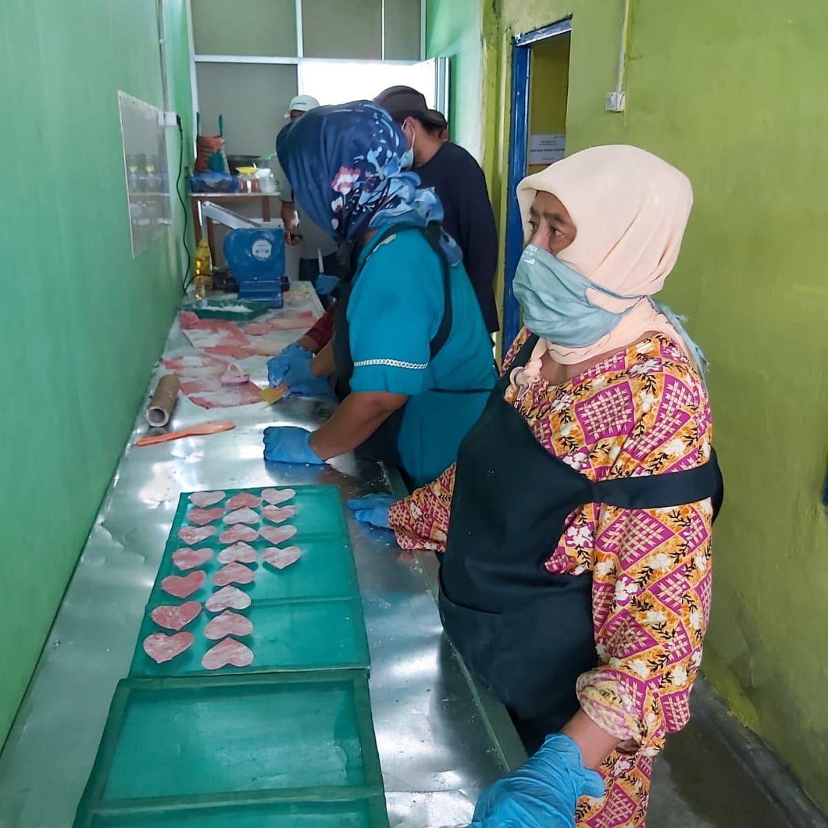 CSR PT Pertamina Gas, Dari Kerupuk Pelangi Hingga Padi Ramah Lingkungan