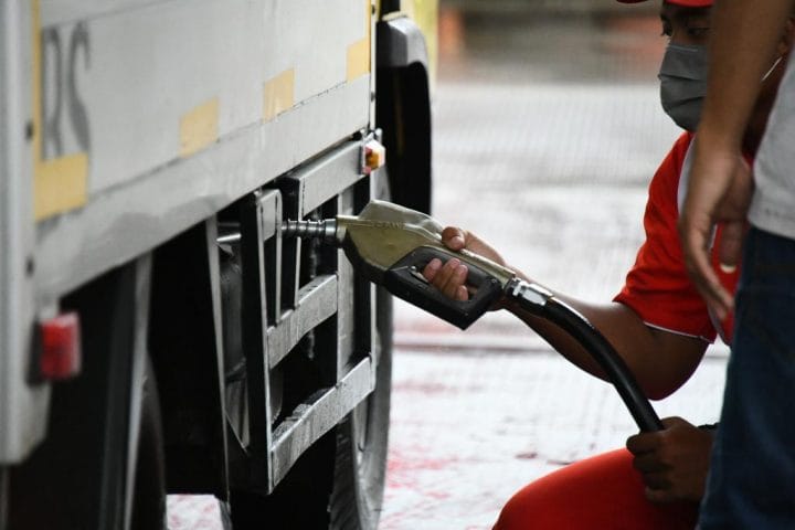 BPH Migas Tugaskan Pertamina Patra Niaga dan AKR Corporindo Tbk Salurkan Solar 15,1 Juta KL