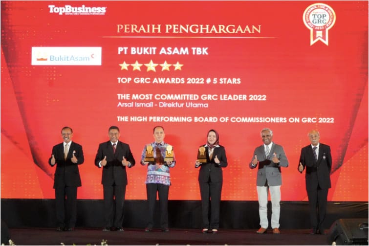 PTBA Sabet Tiga Penghargaan di Ajang Top GRC Awards 2022