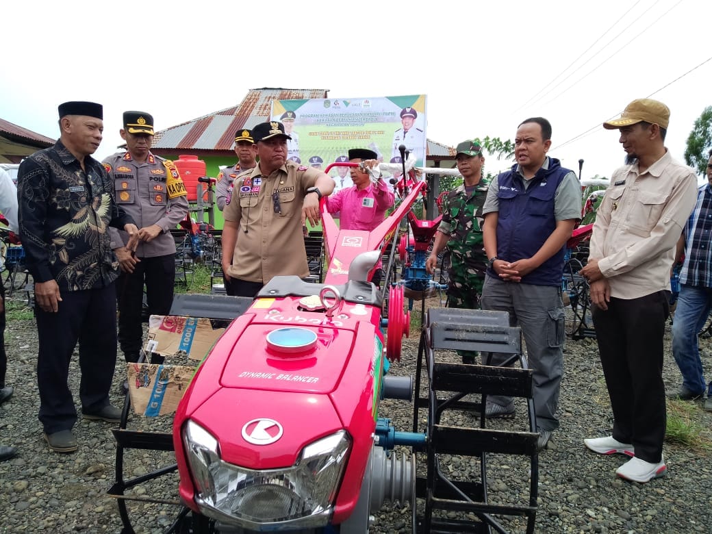 Kembangkan Pertanian di Lingkar Tambang, PT Vale Serahkan 30 Unit Handtractor