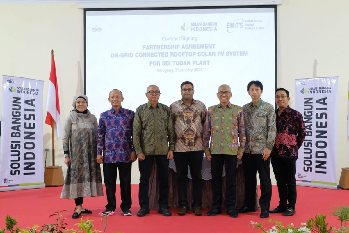EMITS-SBI Teken Kontrak Bangun PLTS Atap Kapasitas 7 MWp