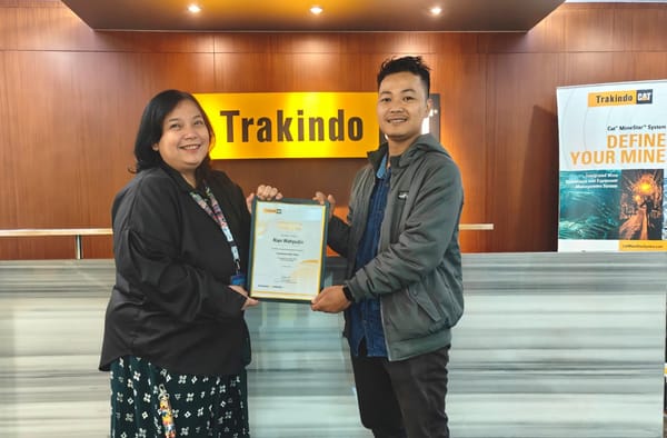 Jurnalis Majalah TAMBANG Juara Trakindo Journalist Writing Competition 2025