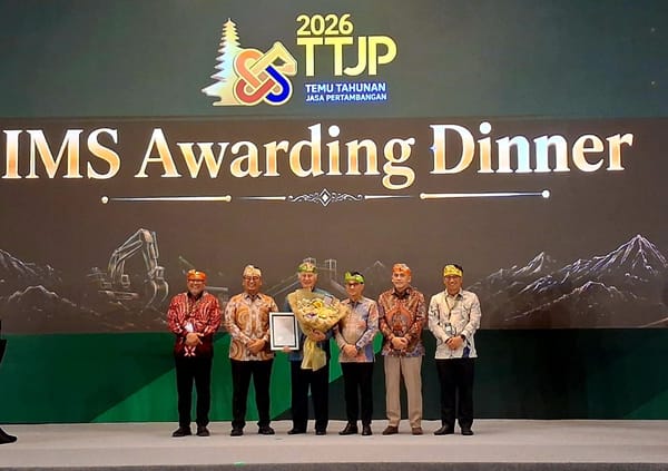 Bambang Setiawan Terima Penghargaan Tokoh Jasa Pertambangan di TTJP 2026
