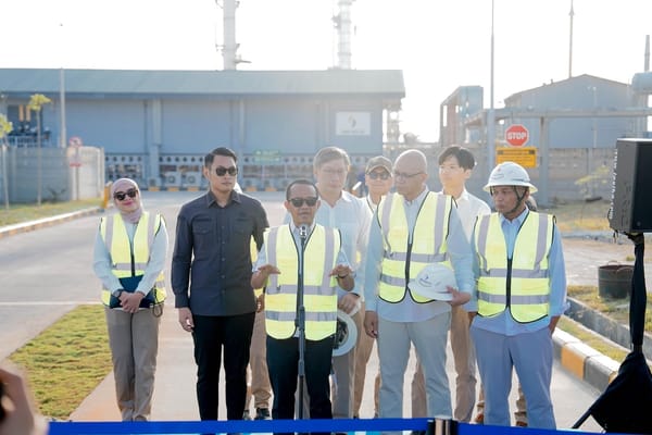 Menteri ESDM Bahlil Resmikan Mini LNG Plant di Jawa Timur