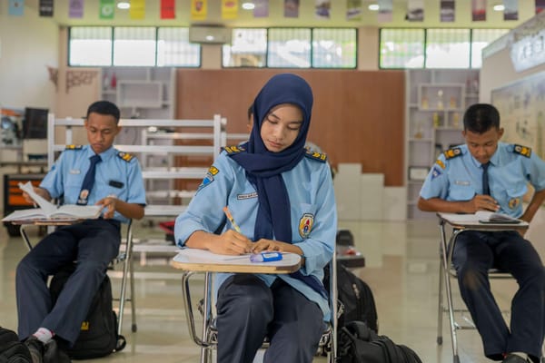 Dari Sumbawa, AMMAN Menjaga Mimpi Anak Bangsa Lewat Beasiswa