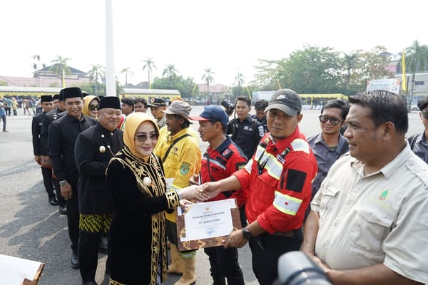 Terlibat Aktif Tangani Karhutla Di Berau, PT Berau Coal Diberikan Piagam Penghargaan