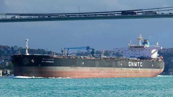 Tabrakan Tanker dengan Sinar Kapuas, 4.500 ton Minyak Tumpah ke Laut