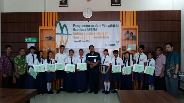 Beri Beasiswa Berprestasi, PT. Antam (Persero) Tbk Gandeng Sampoerna Foundation