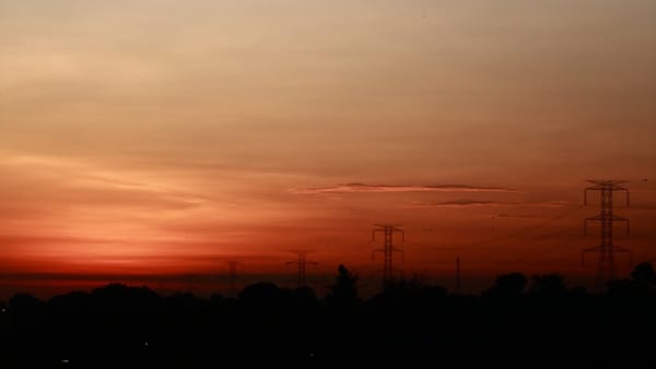 Melistriki Daerah Terpencil: Membangun Dari Sumber Daya yang Ada