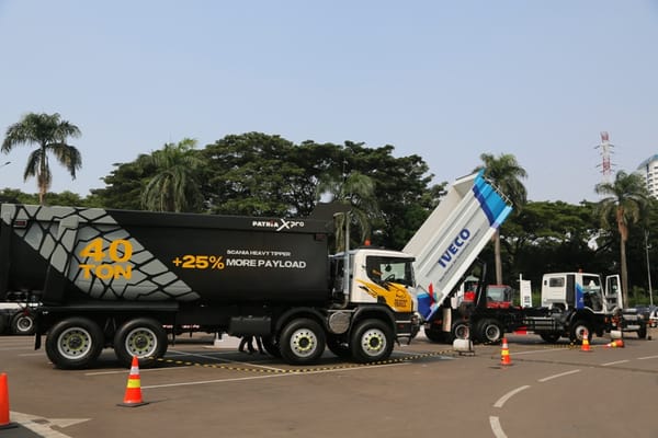 Hari Terakhir, Brand Demo Fitur Teknologi Bus dan Truk