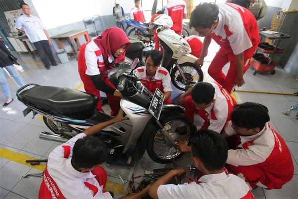 PT Pertamina Lubricants Raih Dua Penghargaan TOP CSR 2018
