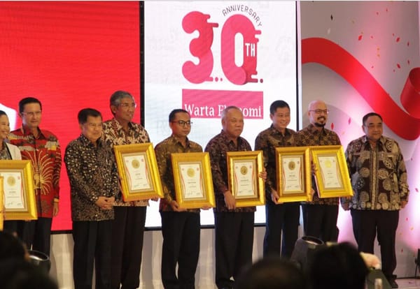 Jonan Terima Penghargaan Tokoh Energi Berkeadilan Untuk Rakyat