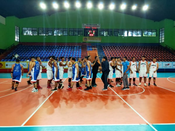 Peringati HUT Ke-15, Majalah TAMBANG Gelar Turnamen Basket
