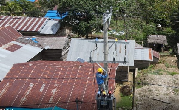 Dorong Pertumbuhan Ekonomi, PLN Terangi Desa-Desa Terpencil di Sulawesi Utara