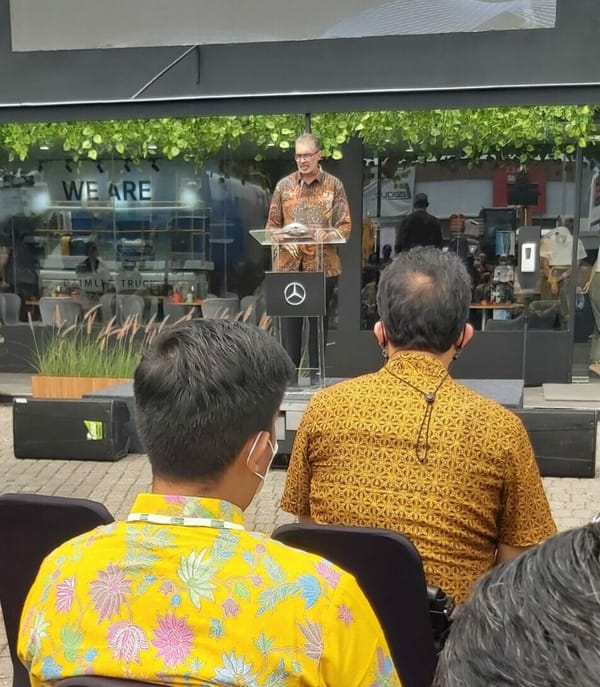 Dukung Industri Pertambangan, DCVI Hadirkan Mercedes-Benz Axor Euro 4 di Mining Expo 2022