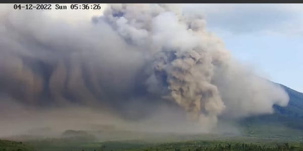 Gunungapi Semeru Berstatus Awas, Masyarakat Diminta Patuhi Hal Ini