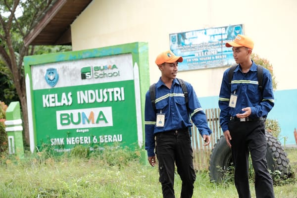 BUMA Raih CSR Outlook Award 2023 Berkat Program BUMA School Kelas Industri
