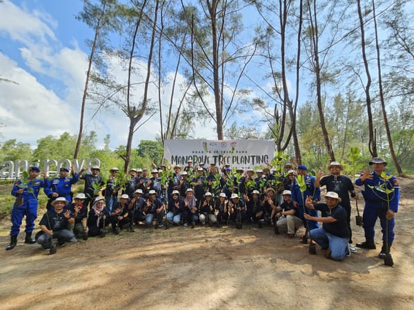 Bantu Turunkan Gas Rumah Kaca, PAMA Tanam Mangrove Di Pantai Lamaru, Balikpapan