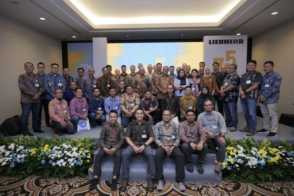 Perayaan HUT Ke-75, Liebherr Perkenalkan Produk Baru Ekskavator R 9300 dan Dozer PR 776