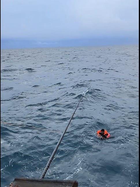 Kru PHE OSES Selamatkan Tiga Nelayan Yang Hanyut Di Sekitar Kepulauan Seribu