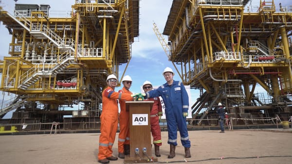 Pertamina Hulu Mahakam Sukses Gelar Sail Away Tahap Ketiga Proyek SNB AOI dan Resmikan First Cut of Steel Proyek Manpatu